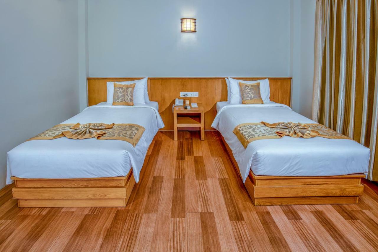 Ngwe Moe Hotel Moulmein Exterior foto