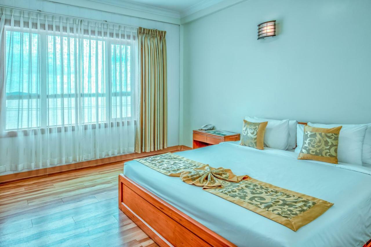 Ngwe Moe Hotel Moulmein Exterior foto